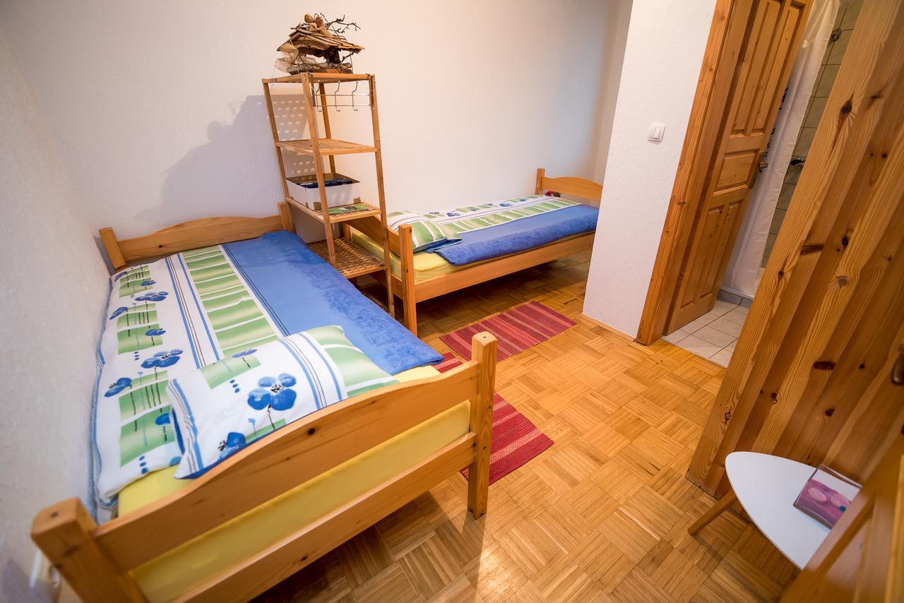 Guest House Frata Dvor Екстер'єр фото