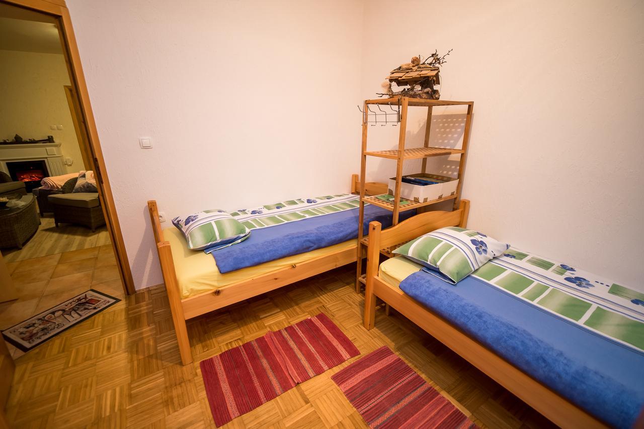 Guest House Frata Dvor Екстер'єр фото